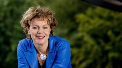 Werk is meer dan inkomen alleen. Werk zorgt voor sociale contacten en het gevoel ergens bij te horen. De banenafspraak, met andere woorden, zorgt voor verbinding 1000 Voorbeelden column van Ingrid Thijssen, voorzitter VNO-NCW
opnaarde125000.nl/1000-voorbeeld…