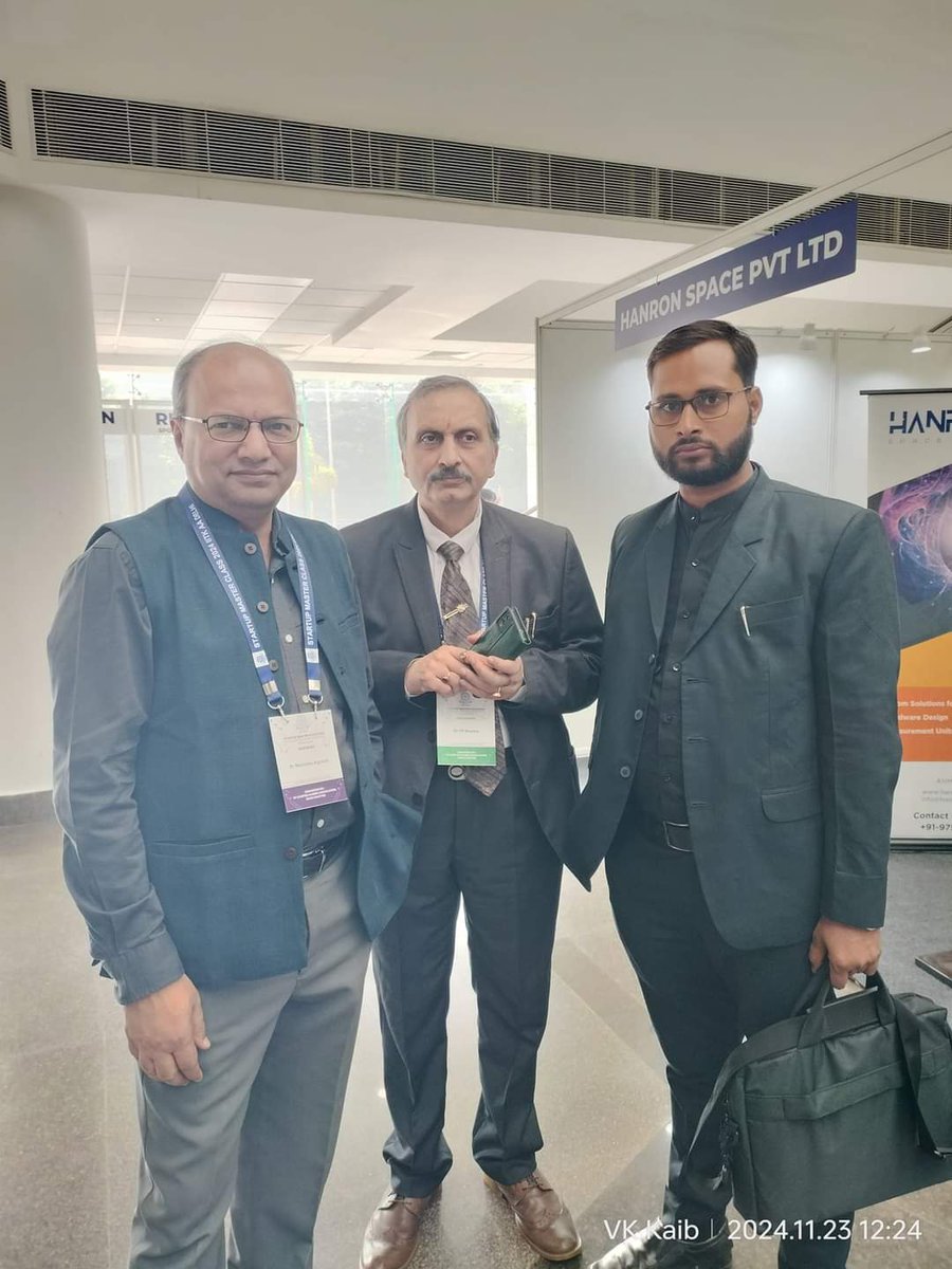 vikash_kaib's tweet photo. मुझे आज महेंद्र जी से मिलने का मौका मिला, जो वर्तमान में आई०आई०टी० कानपुर में निदेशक के रूप में कार्यरत हैं। https://t.co/ZAHBtQKv6S
