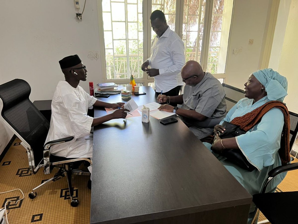 Signature de convention 
Le <a href="/technopolemali/">Complexe Numérique de Bamako</a> et l'Agence de Com digitale  #Slash ont  signé ce matin une convention de partenariat. Cette convention vise à favoriser l'organisation des formations de pointes comme la Bureautique 3.0 ,  l'IA et l'efficacité dans les entreprises ...
