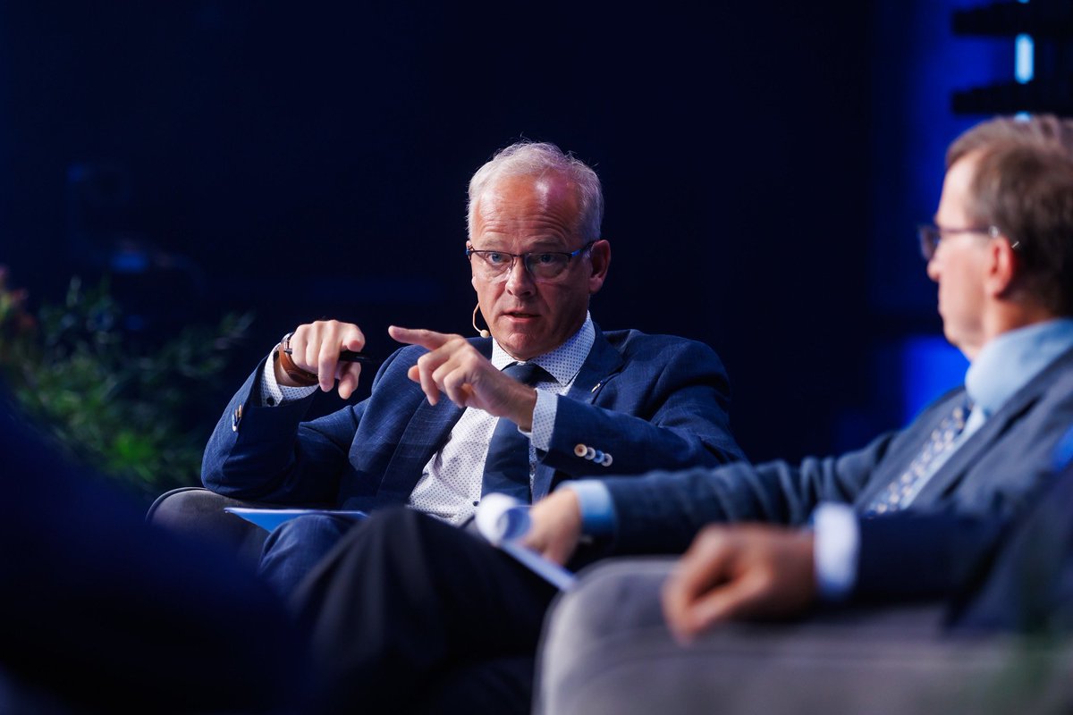 ❓ How is the Netherlands tackling social challenges with digital transformation?

<a href="/Staatssec_BZK/">Eddie van Marum</a>, Minister for Digitalisation, shares the nation’s bold plans.

🎥 Watch the interview: youtu.be/Pl0fI6g-0-M?si…