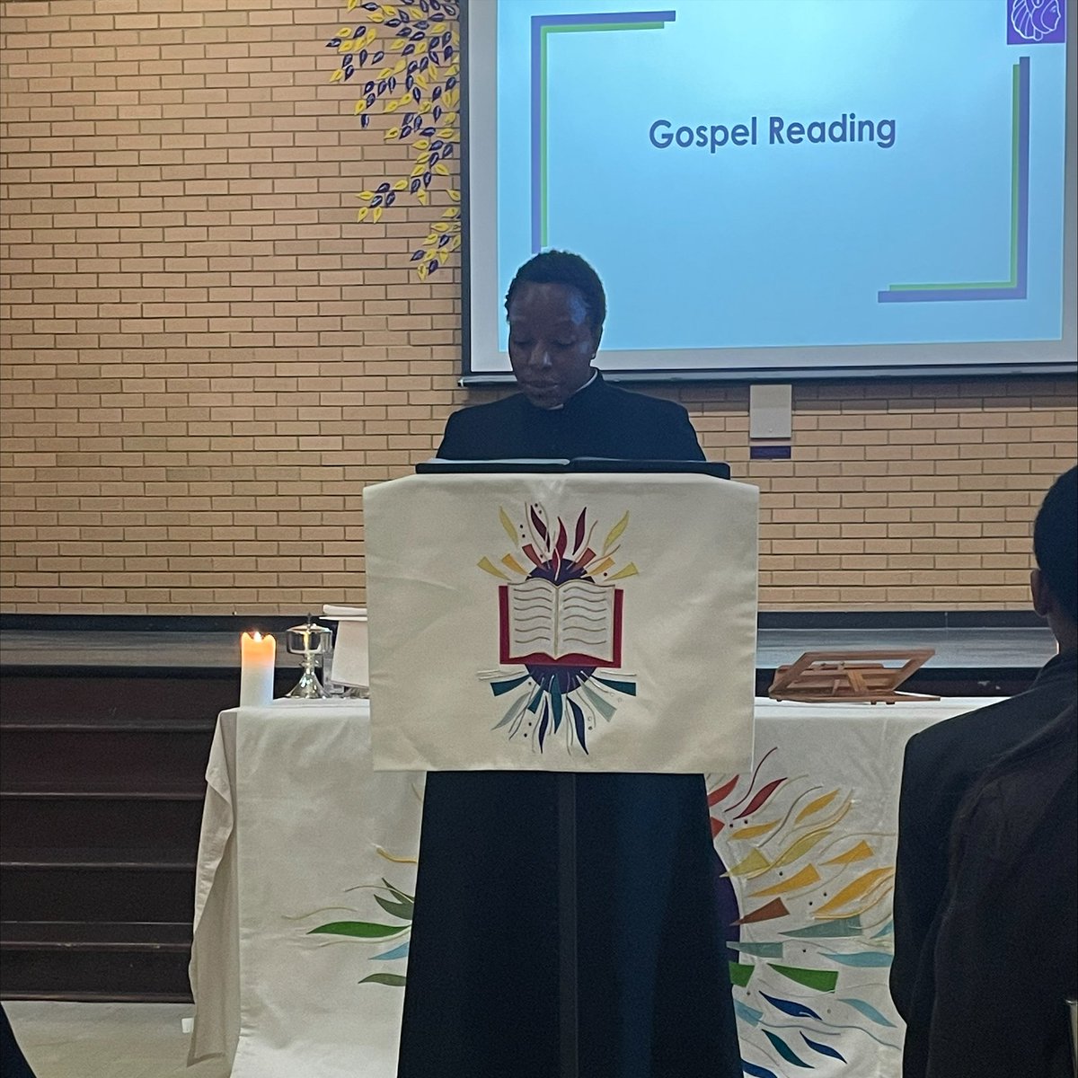 Year 7 were fortunate enough to engage with our advent Eucharist this week where we were joined by our own Reverend Shavaun as well as Reverend Roger from Trinity Church. It was a lovely event, made even more special by the festive music! 🎄