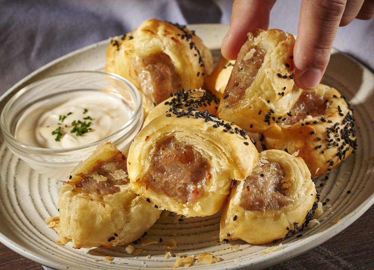 🎅🎄❄️ Christmas Countdown.  When is a sausage roll, not a sausage roll?  When it's an extraordinarily tasty sausage roll made using a Lucas Butchers Classic Sausage Mix!  We featured our festive flavours of Cranberry &amp; Rosemary, Red Onion &amp; Sage and Pork &amp; Apple earlier in the