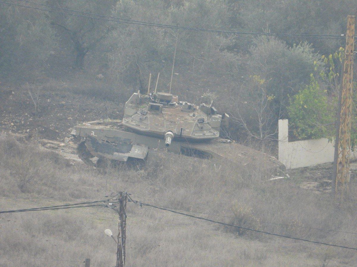 mhrezaa2cen's tweet photo. #BREAKING
The #Israhelli terrorist army keeps violating the ceasefire in the city of al-Khiam.
They announced the ceasefire unilaterally and they breach it unilaterally! What a clowns world. https://t.co/KKwSifuMXH