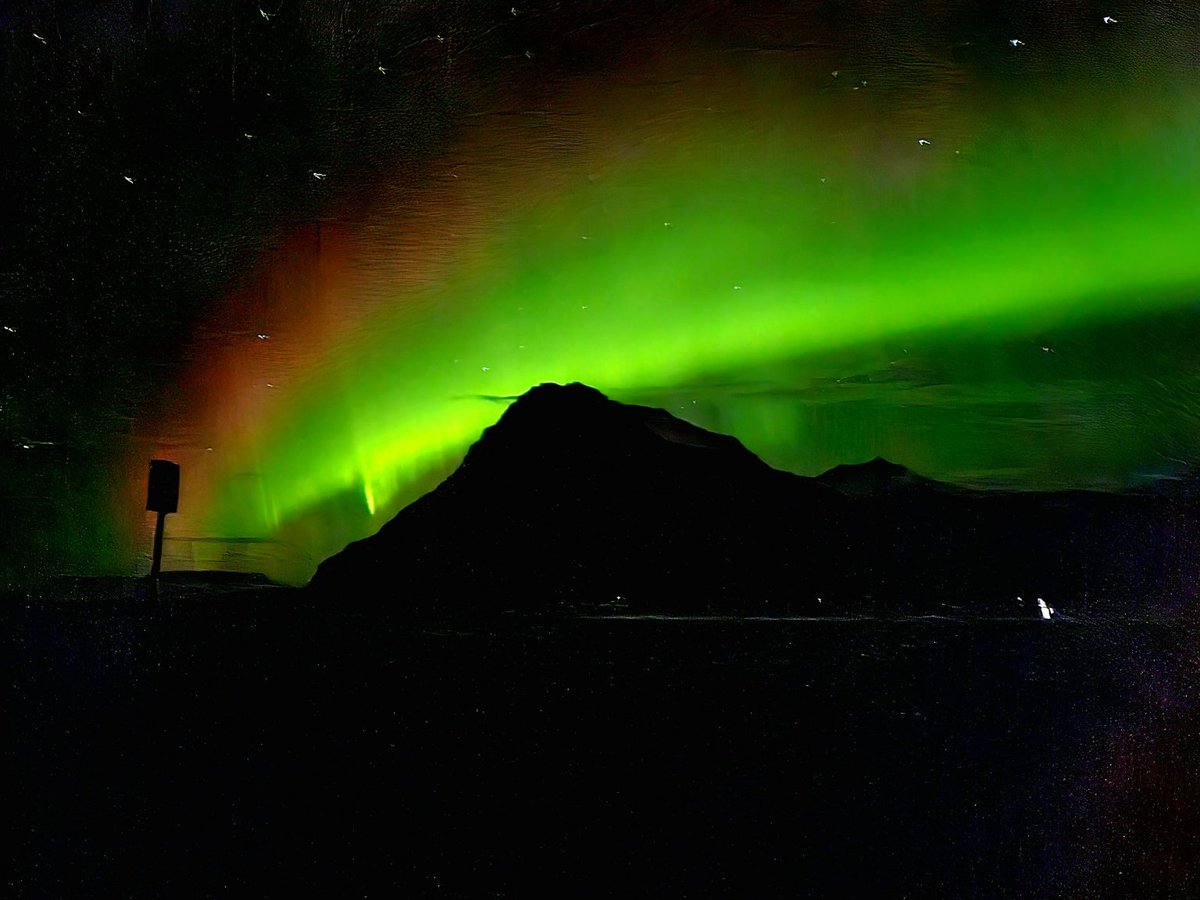ESA's CryoSat mission (@esa_cryosat) on Twitter photo Here's an image <a href="/AndyShep_CPOM/">Andy Shepherd</a> took as the aurora borealis danced in the sky over Vatnajökull!
Read all about the adventures and work of PhD students @N_J_Lee, @nitin_ravinder and Amy Swiggs in this excellent blog by Nicola Bortun
👉blogs.esa.int/campaignearth/… Here's an image <a href="/AndyShep_CPOM/">Andy Shepherd</a> took as the aurora borealis danced in the sky over Vatnajökull!
Read all about the adventures and work of PhD students @N_J_Lee, @nitin_ravinder and Amy Swiggs in this excellent blog by Nicola Bortun
👉blogs.esa.int/campaignearth/…