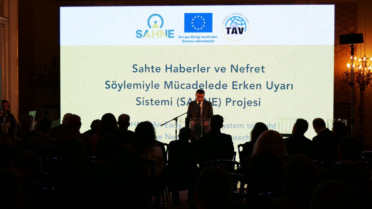 🎉 SAHNE projesi kapanış etkinliğimizi, İtalyan Büyükelçisi Giorgio Marrapodi, Orta Doğu ve Kuzey Afrika Bölgesel Ekibi, Avrupa Dış Politikası Bölüm Başkanı Joris Heeren, Türkiye Avrupa Vakfı Yönetim Kurulu Başkanı Tevfik Altınok ve Beyoğlu Belediye Başkanı İnan Güney'in