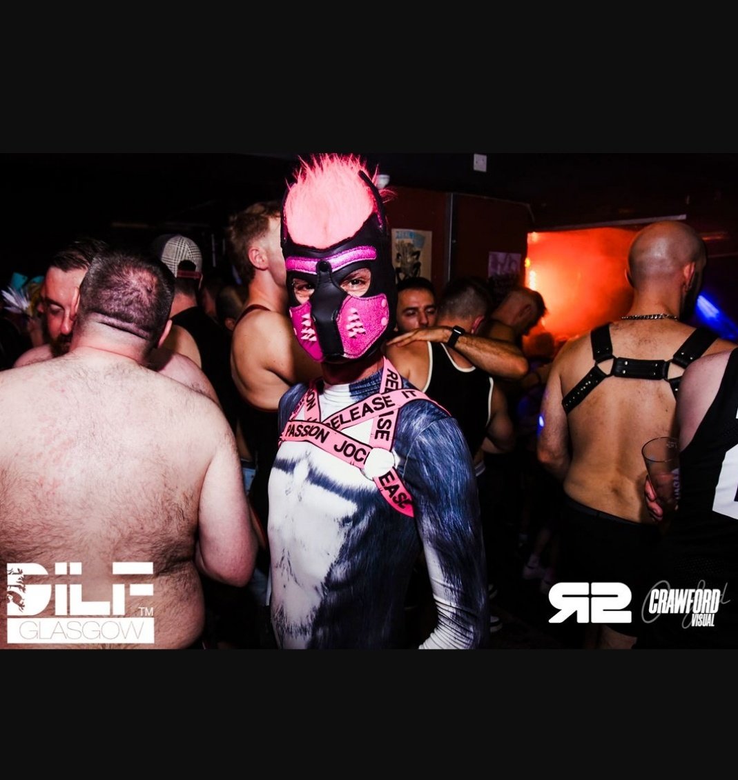 Who let a dog in the club? 😜🐕