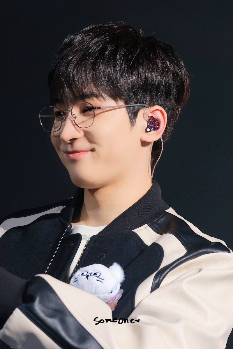 someone_0717's tweet photo. 241129 pre #세븐틴⁠ ⁠⁠⁠#SEVENTEEN⁠ ⁠⁠#원우 #WONWOO #ウォヌ

옷에 고양이 ㅇㅅㅇ https://t.co/HEAP4cznLs