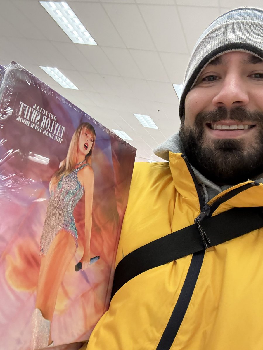 rmkidd2's tweet image. The only thing I needed this Black FriTay!! Yay! 🫶🏻🖤💙💜 #TheOfficialTSTheErasTourBook @taylornation13 @taylorswift13 @Target