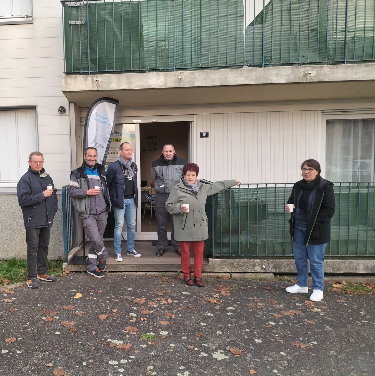 3 nouveaux gardiens d'immeubles ont rejoint Méduane Habitat pour une proximité renforcée avec les locataires.Un nouveau local gardien a également été créé à <a href="/lhuisserie/">L'Huisserie</a>.Des pots d'accueil ont permis aux locataires de faire leur connaissance.Ces moments ont été très appréciés!#Hlm