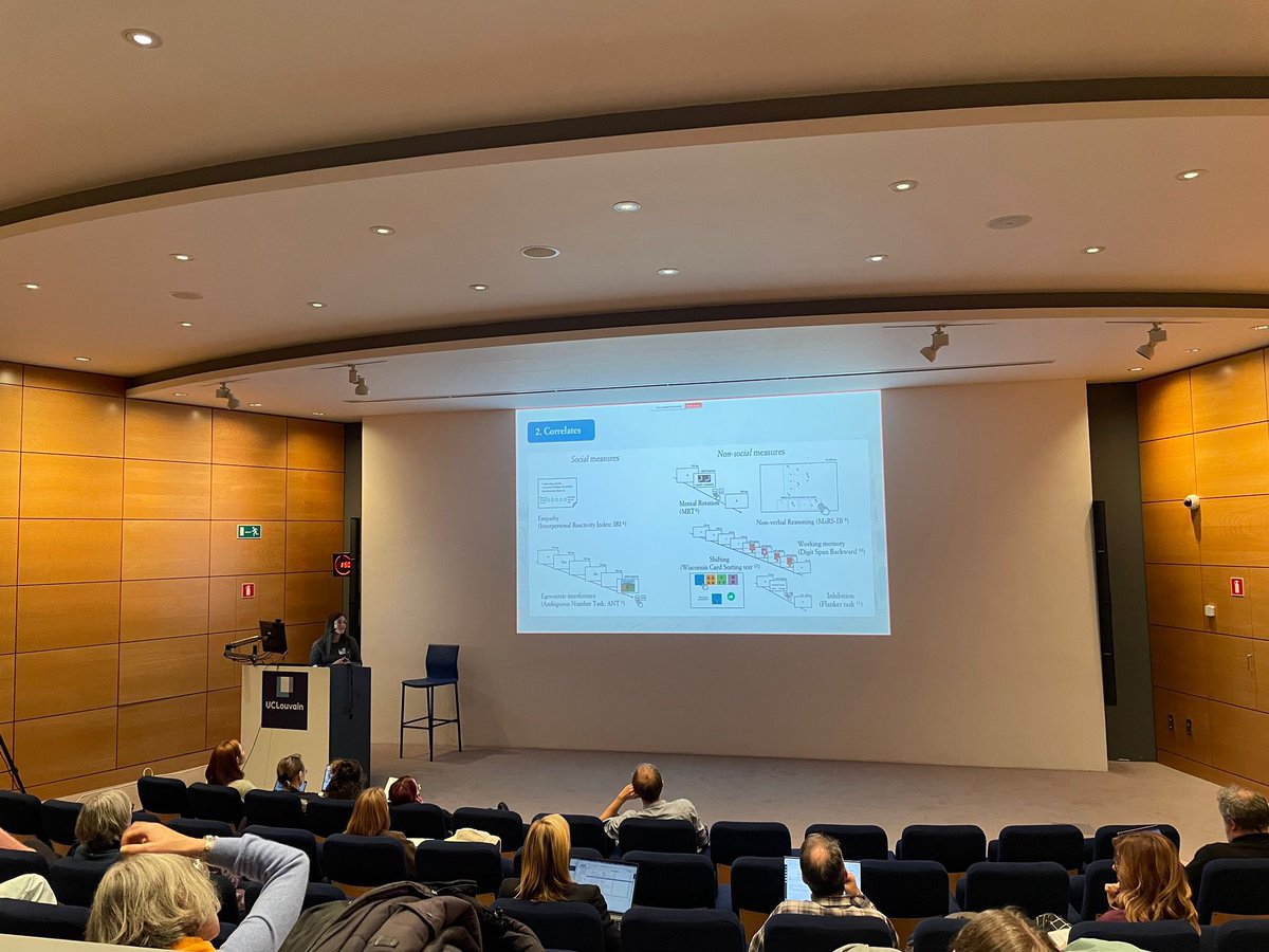 serena_stag's tweet image. Sharing posters, talks, beers… and awards! Thanks to @SelfKnowOthers and to my super supervisors @LecceSerena, @GabrieleChierc1 (and @FTVugt from the other side of the ocean)🍻