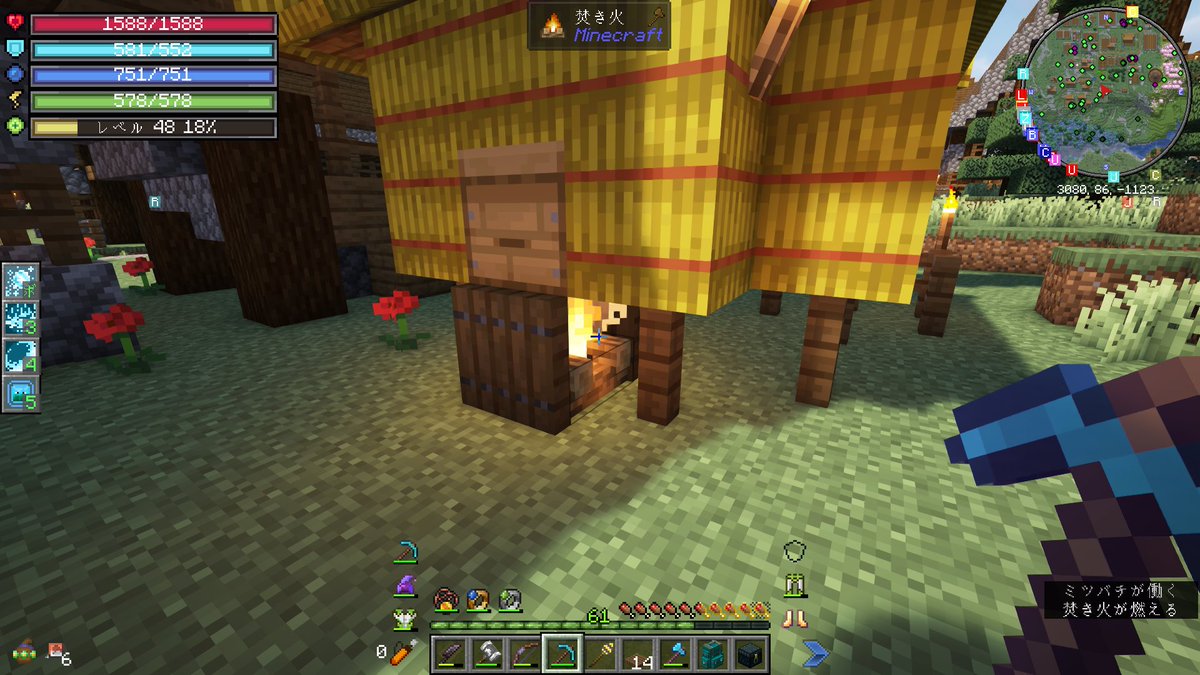 FumCraft's tweet photo. 久しぶりにこの時間の投稿
どうかなーと思って後回しにしていた養蜂場を建ててみた
けどこれちょっと使い物にならないくさい…
収穫の度に担当者はハチに追われて、ハチが増えるより減るほうが早い（当然焚火置くと巣に帰らなくなるし）
バニラ収穫機のほうが優秀😅
#Minecraft 
#CTE2 
#MineColonies https://t.co/WGeHOnYpJ8