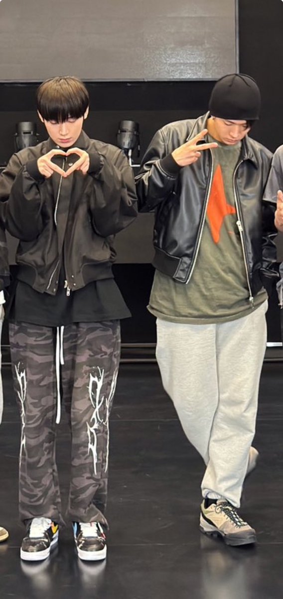 WHYS THIS TAKING ME OUT BYEHEE