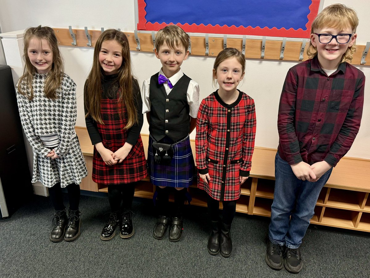Happy St Andrew’s Day from some of our fabulous children in Room 3! 🏴󠁧󠁢󠁳󠁣󠁴󠁿 #aiminghigh #itsSLC #standrewsday