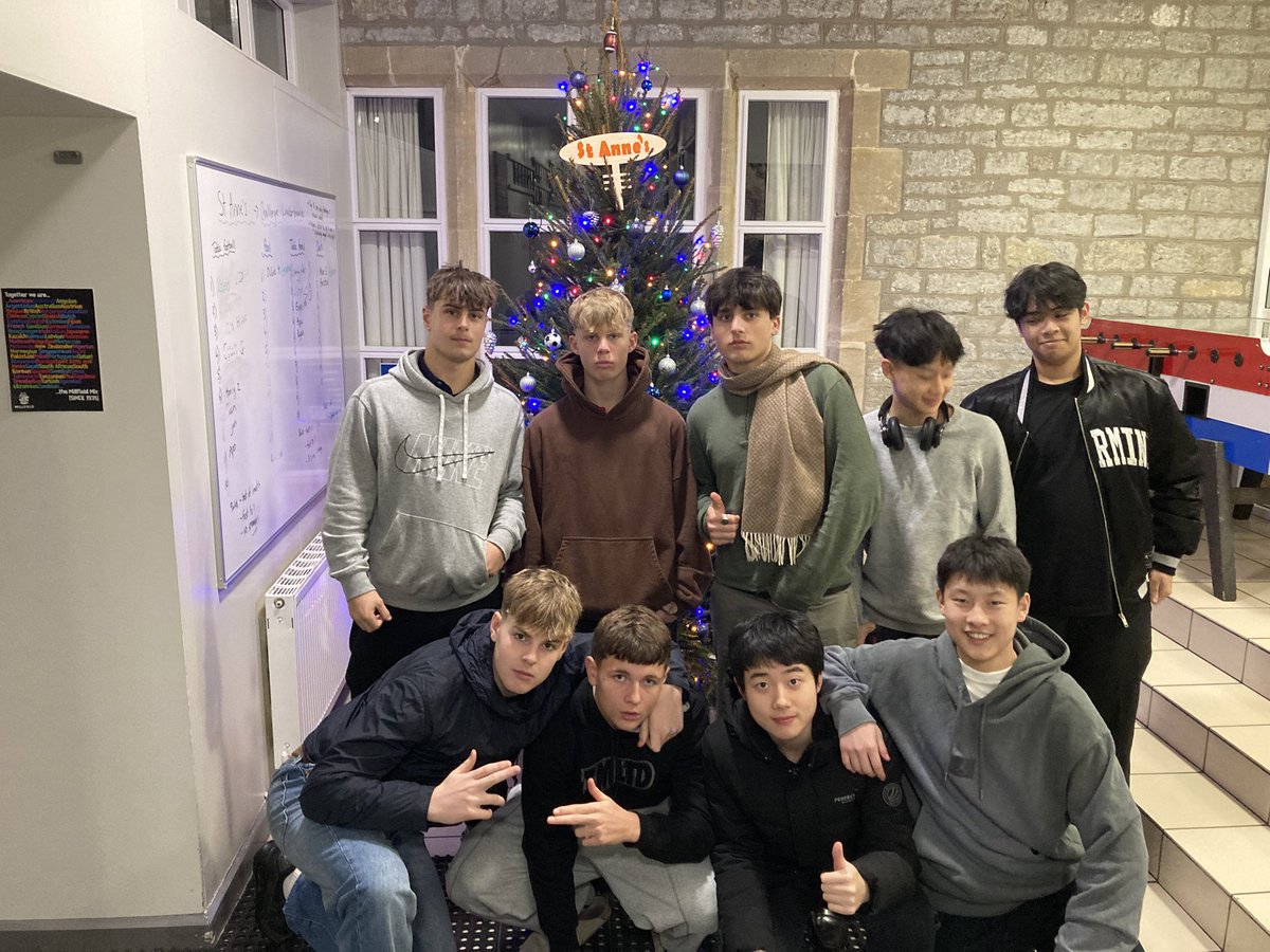 Lovely to be able to take the y11s out for dinner after the conclusion of their mock exams. Really proud of how hard the boys have worked in preparation. 🍔 📕 📖 #countrylife