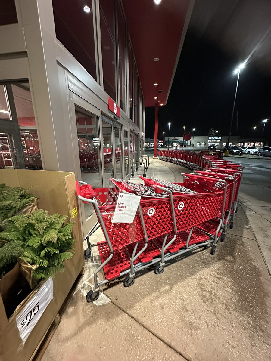 Cray_4_Shay's tweet photo. Fought the Great War… 1st in line at 1am= soo worth it. Goods secured!! Shoutout to @Target for doing an amazing job. If you need me I’ll be sifting through the eras book. @taylornation13 @taylorswift13 #ErasTourBook 😍😍😍😍😍 https://t.co/7h0NOstOkb