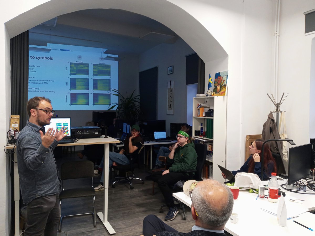 cles_ncu's tweet image. Today on the menu: Yannick Jadoul - Talking seals and dancing birds: A computational approach to animal communication and rhythm. @AndreaRavignani
wish you were here! 🕊️🦚🦢🦅🐦#CLES @CenterImsert @UMK_Torun #NCU #linguistics (can you believe X doesn't have a SEAL emoji? :O)