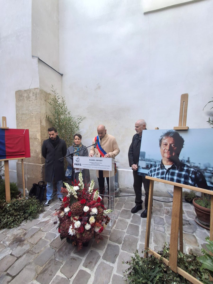 Mairie de Paris Centre (@mpariscentre) on Twitter photo En 1984, il y a 40 ans, Daniel Defert fondait <a href="/assoAIDES/">Association AIDES</a>, œuvrant contre le SIDA et les discriminations.
À quelques jours de la journée mondiale de lutte contre le SIDA, apposition d'une plaque en son hommage au 25 rue Michel-le-Comte. En 1984, il y a 40 ans, Daniel Defert fondait <a href="/assoAIDES/">Association AIDES</a>, œuvrant contre le SIDA et les discriminations.
À quelques jours de la journée mondiale de lutte contre le SIDA, apposition d'une plaque en son hommage au 25 rue Michel-le-Comte.