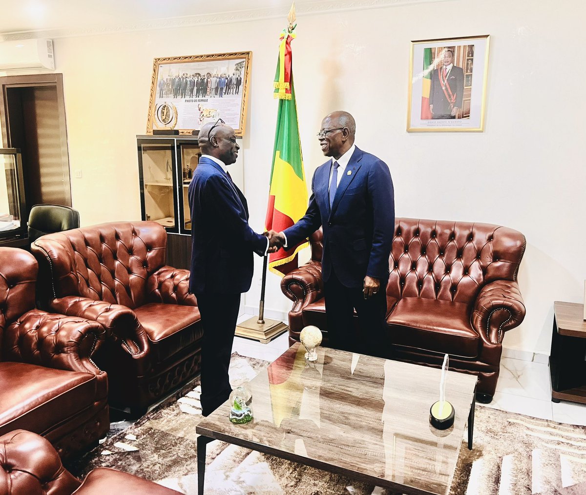 MSP_CG's tweet photo. 🇨🇬 Fin de mission : @ChrisMburu , Coordonnateur Résident @UN au Congo, fait ses adieux au Ministre @MokokiG. Il salue la collaboration exemplaire du gouvernement congolais pendant son mandat.
#Congo #UN #Diplomatie https://t.co/hz9Z72LdEr