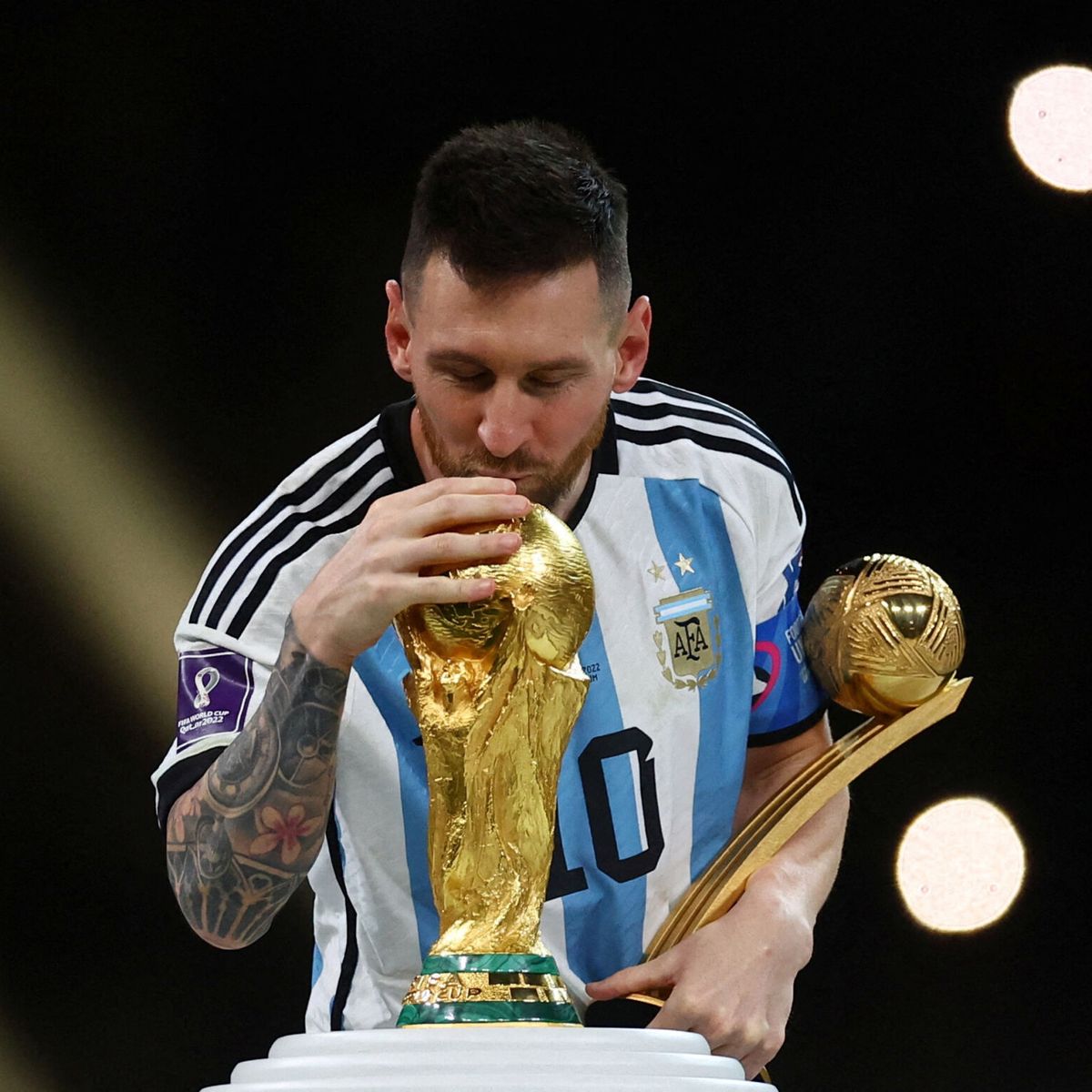 <a href="/arielipillo/">Arielipillo</a> <a href="/SoyFan10/">FAN10</a> Y por suerte no te equivocas ... es igual que Messi. 🏆🏆
De Cristiano ni hablemos jajaja 😂
Factos en tu argumento.