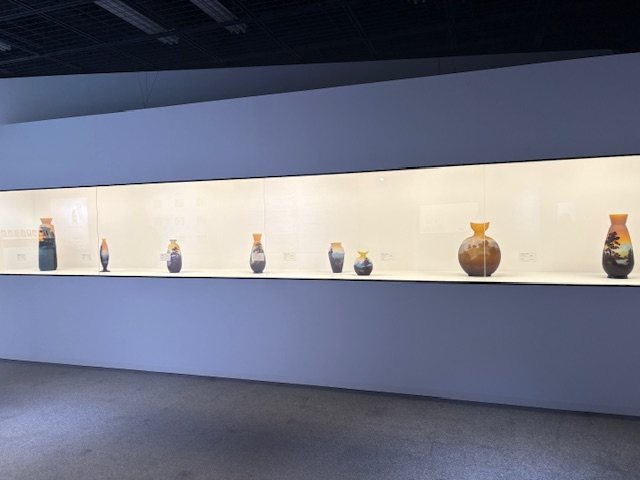 エミール・ガレ展✨作品紹介3⃣ 山水風景文花器 1918-1931年 透明地に