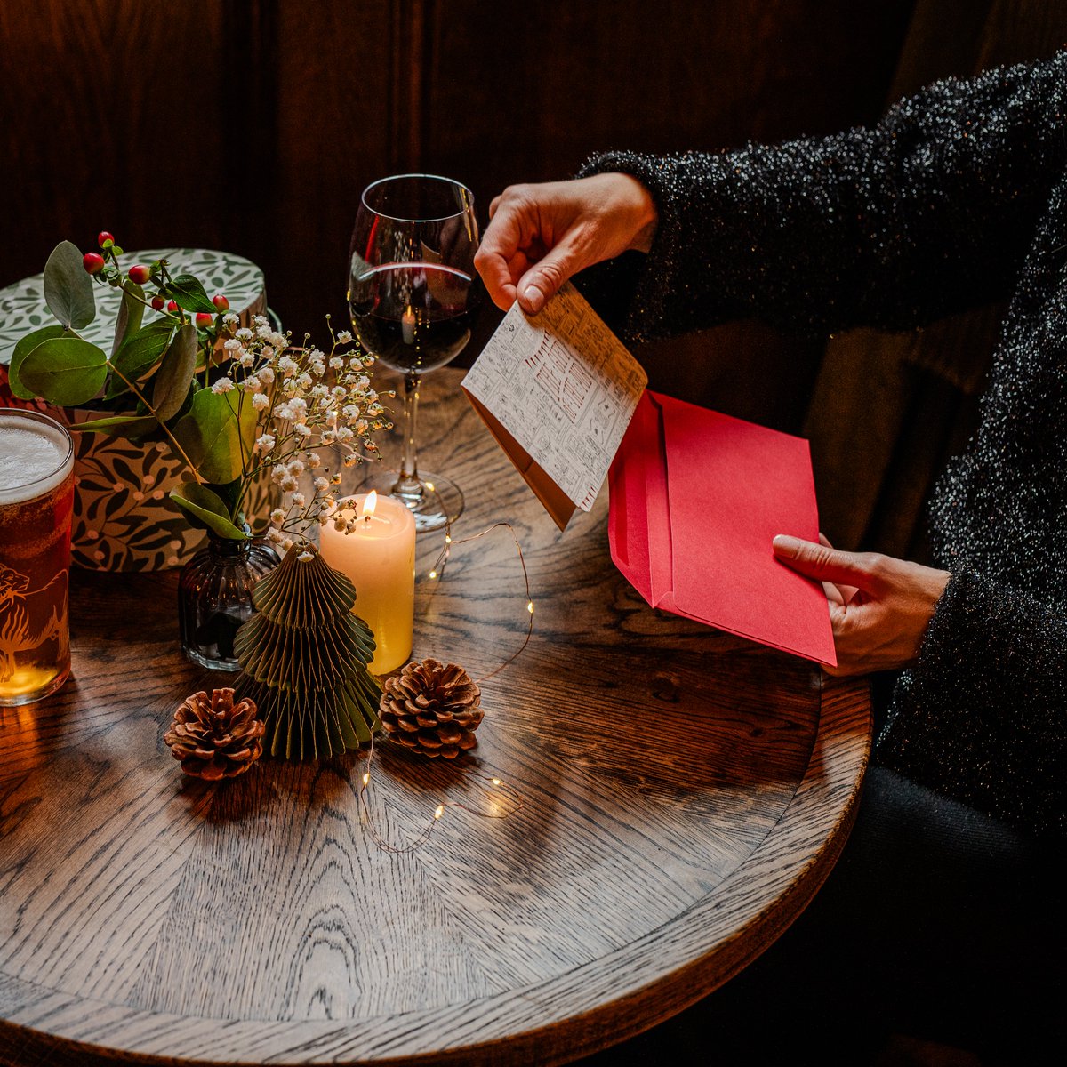 Only one day left! Purchase a £50 or £100 voucher online and we'll sort you out with an additional £10 or £20 to spend with us in the new year as a thank you. Don't miss out - only available until 30th November. T&amp;Cs apply #giftofthepub @youngspubs
👉bit.ly/3FYGvCp