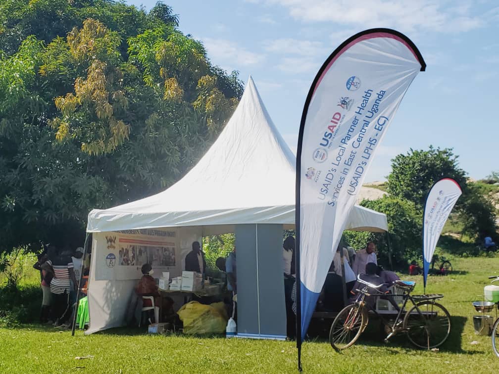 MJAPUg's tweet photo. Pre-World AIDS Day activities at Kidera Play Grounds Buyende District. We are offering integrated health services to the communities in Buyende.
@aidscommission 
@MinofHealthUG 
#WAD2024 
#WearTheRedRibbon https://t.co/9VRRkuAD8V