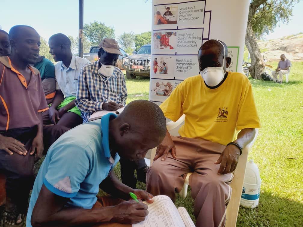MJAPUg's tweet photo. Pre-World AIDS Day activities at Kidera Play Grounds Buyende District. We are offering integrated health services to the communities in Buyende.
@aidscommission 
@MinofHealthUG 
#WAD2024 
#WearTheRedRibbon https://t.co/9VRRkuAD8V
