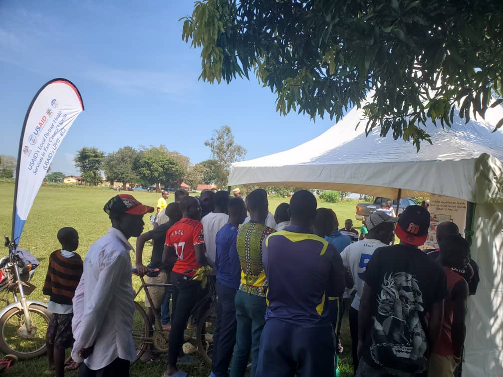 MJAPUg's tweet photo. Pre-World AIDS Day activities at Kidera Play Grounds Buyende District. We are offering integrated health services to the communities in Buyende.
@aidscommission 
@MinofHealthUG 
#WAD2024 
#WearTheRedRibbon https://t.co/9VRRkuAD8V