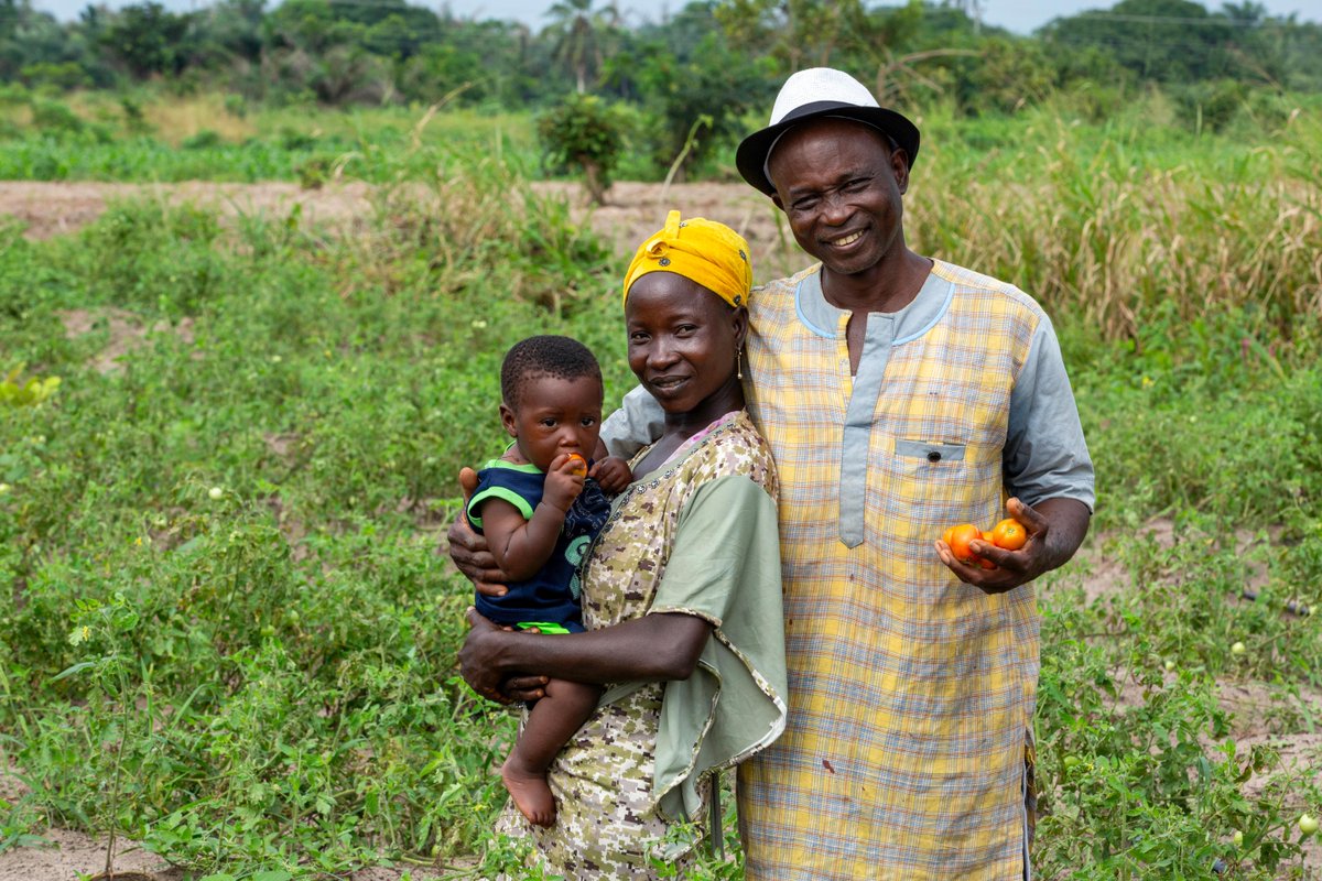 Heifer's tweet photo. Here's a 𝗕𝗹𝗮𝗰𝗸 𝗙𝗿𝗶𝗱𝗮𝘆 deal you can't find anywhere else: help 𝟰𝗫 as many families lift themselves out of hunger and poverty during our limited-time 𝗠𝗔𝗧𝗖𝗛! ❤️🎉

This means...
$50 = $200
$100 = $400
$250 = $1,000

Donate now → https://t.co/8szjXkouqb https://t.co/iZjMtqqok9