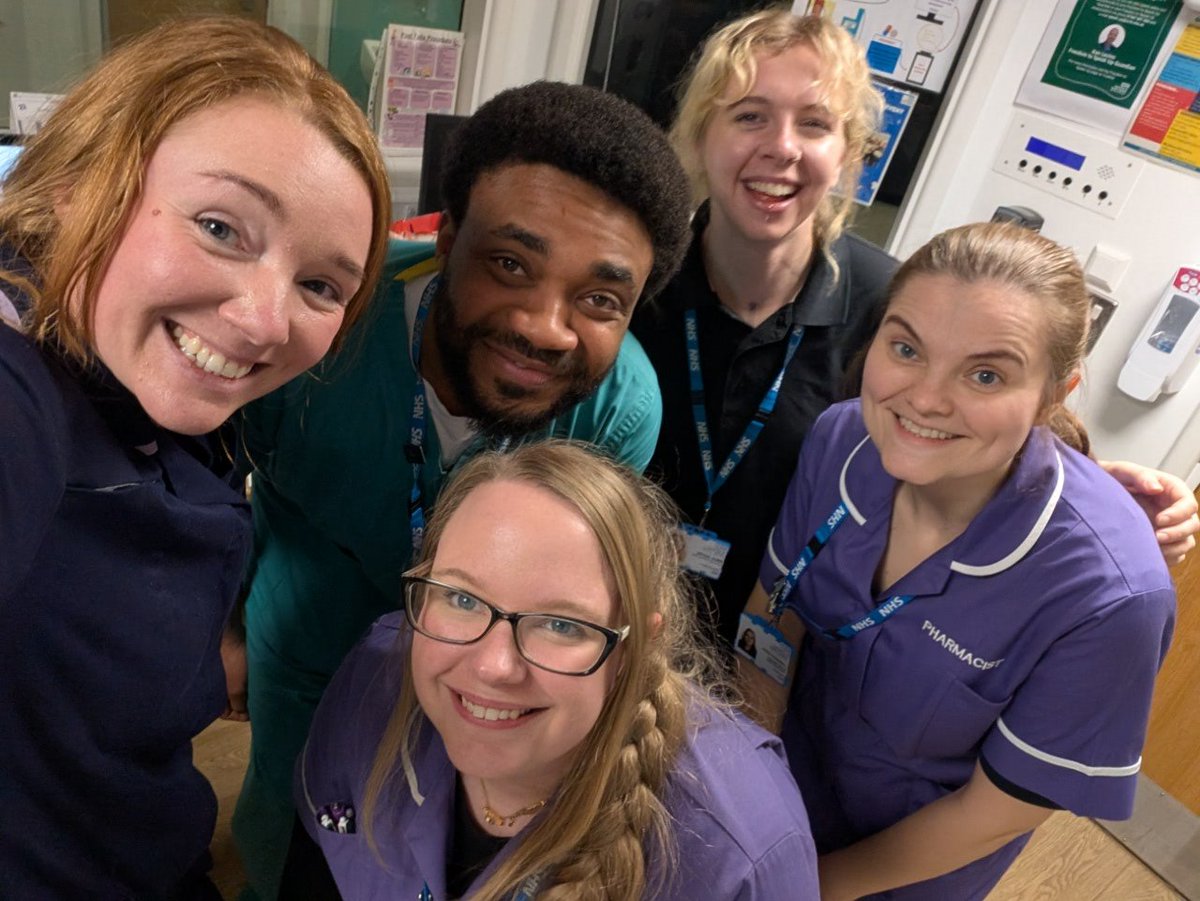 WeAreLSCFT's tweet photo. Our week in photos 📸

Thank you for sharing your photos.

Colleagues on Skylark ward said goodbye to Dr Eze, Shakespeare ward received some lovely  gifts for the team, from a patient who has just been discharged and our nurse degree apprentices complete their programme. https://t.co/7E4OlR9UF1