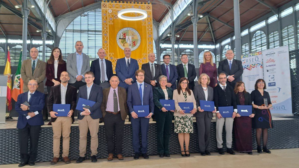 👩‍🔬🧑‍🔬 Finaliza la entrega de los Premios y Distinciones 2024 de la RSEQ
¡Enhorabuena a todos los premiados!
Puedes ver la ceremonia completa a través del canal de YouTube de la #RSEQ
➡️acortar.link/N2XLqf