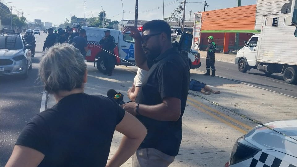 SeMOB_PMB's tweet photo. A Superintendência Executiva de Mobilidade Urbana de Belém (Semob) informa que o trânsito na canaleta do BRT está interditado na avenida Augusto Montenegro, em frente ao Colégio Impacto, no sentido Entroncamento, em virtude da ocorrência de um sinistro fatal.(1/2) https://t.co/j1wS7eJT9X