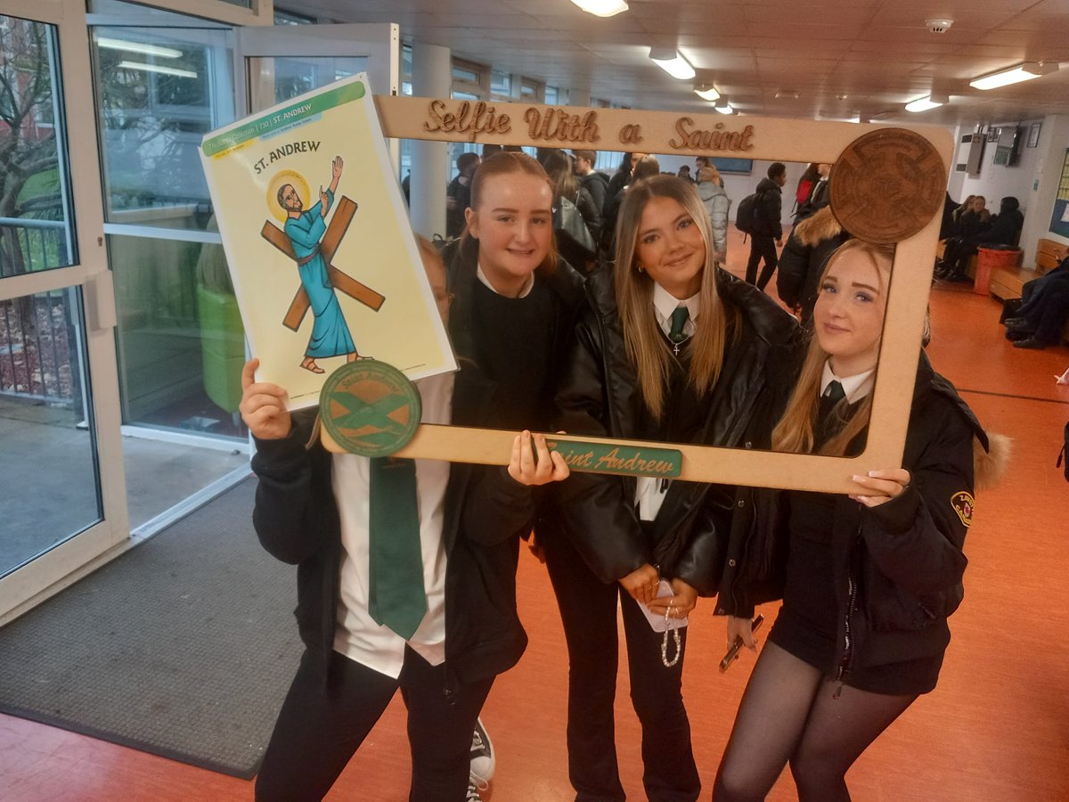 Trinityrenfrew's tweet photo. #selfiewithasaint https://t.co/je34LldCYZ