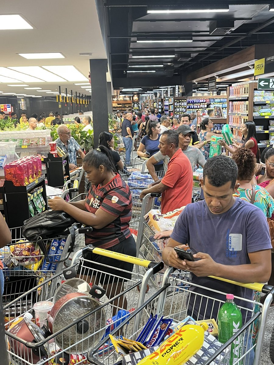 jgprates's tweet image. Vim ao supermercado hoje.
Ao que tudo indica, o pessimismo dos analistas da Faria Lima não chegou aqui…