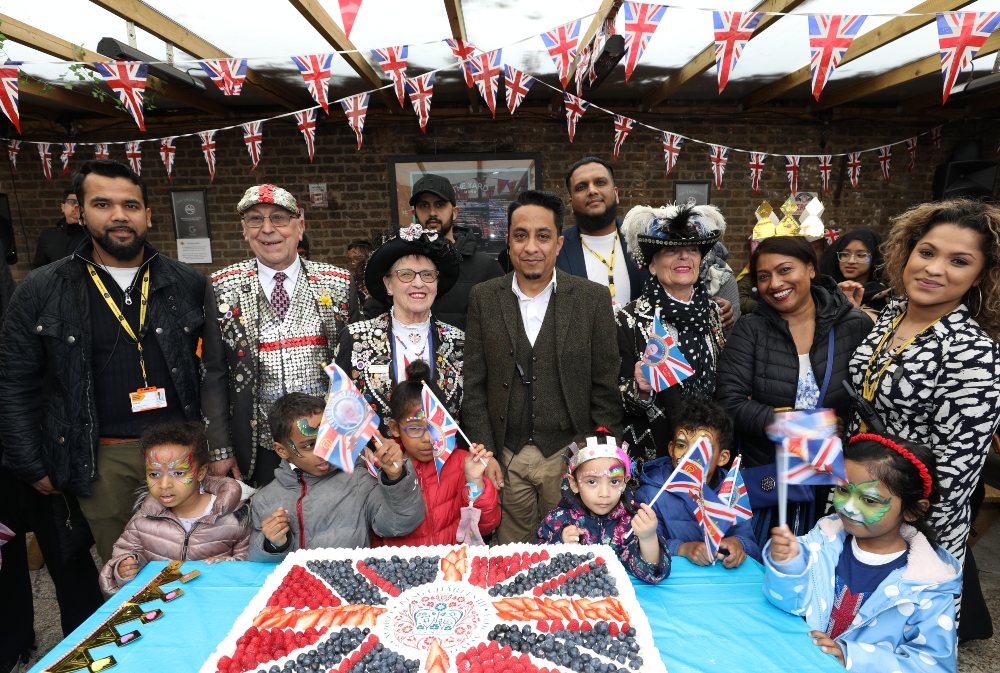 📢Community Street Parties – Funding Available 
<a href="/TowerHamletsNow/">Tower Hamlets Council</a> are offering grants of £500 for events in 2025 to mark the 80th Anniversary of VE Day, The Big Lunch &amp;  The Great Get Together.  Deadline to apply is Friday 10 January 2025. Find out more at
towerhamlets.gov.uk/arts