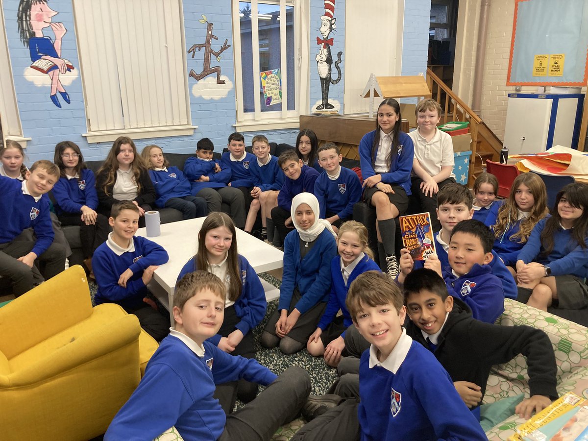 CastlehillPri's tweet photo. Primary 7 loved hearing part of 2, very different, Scottish stories this morning as part of #KidLitScot 📕 📚
@scottishbktrust @KidlitScotland https://t.co/reybzx5zi9