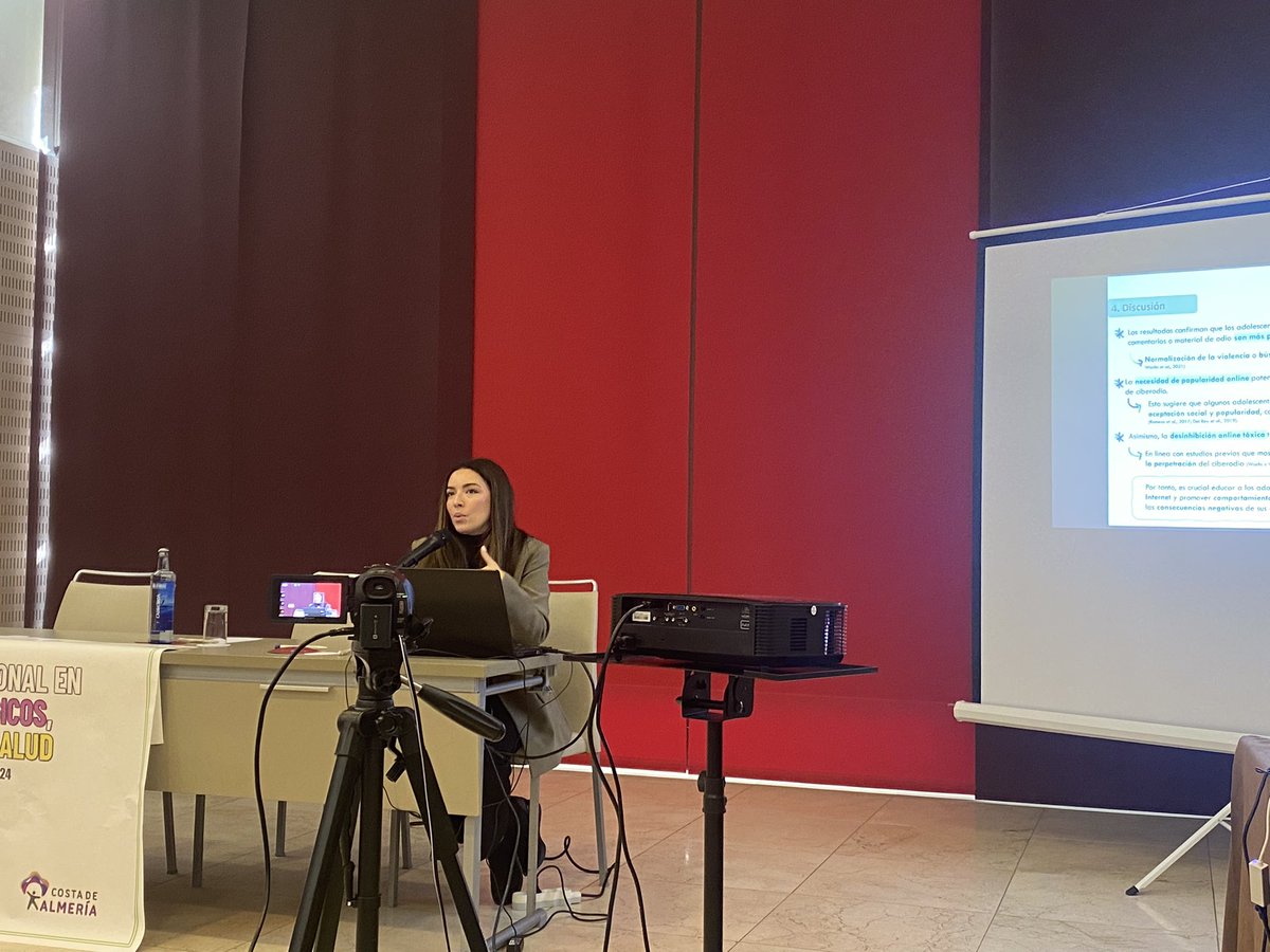 ¿Quiénes buscan #ciberodio también lo envían? 🤬🤳🏽

<a href="/olgajdiazz/">OlgaJimenezDiaz</a> ha ofrecido resultados sobre dicha asociación, y el papel moderador de la necesidad de popularidad online y la desinhibición online tóxica 📈

<a href="/congresocice/">CICE 2026</a> <a href="/unisevilla/">Universidad de Sevilla</a>