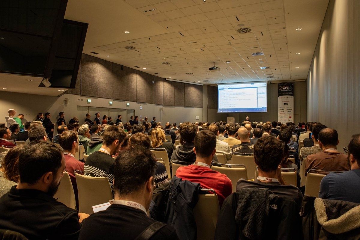 marcominerva's tweet image. È una grandissima emozione vedere una foto del genere, con tutte le persone presenti alla mia sessione sulle novità di C# 13 e .NET 9.0 a #WPC2024. Spero di essere riuscito a trasmettere la mia passione per il mondo dello sviluppo... Grazie a Michele Aponte e @OverNetE!