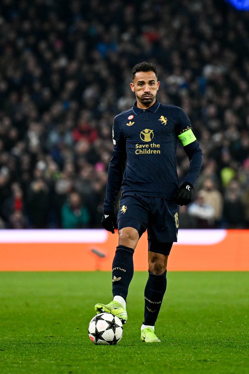 Danilo Luiz (@2daniluiz) on Twitter photo Non ci sono alibi, non ci sono scuse ! C’è resilienza, lavoro e dedizione, che sono valori che impariamo alla <a href="/juventusfc/">JuventusFC</a> ! 🤍🖤 Non ci sono alibi, non ci sono scuse ! C’è resilienza, lavoro e dedizione, che sono valori che impariamo alla <a href="/juventusfc/">JuventusFC</a> ! 🤍🖤