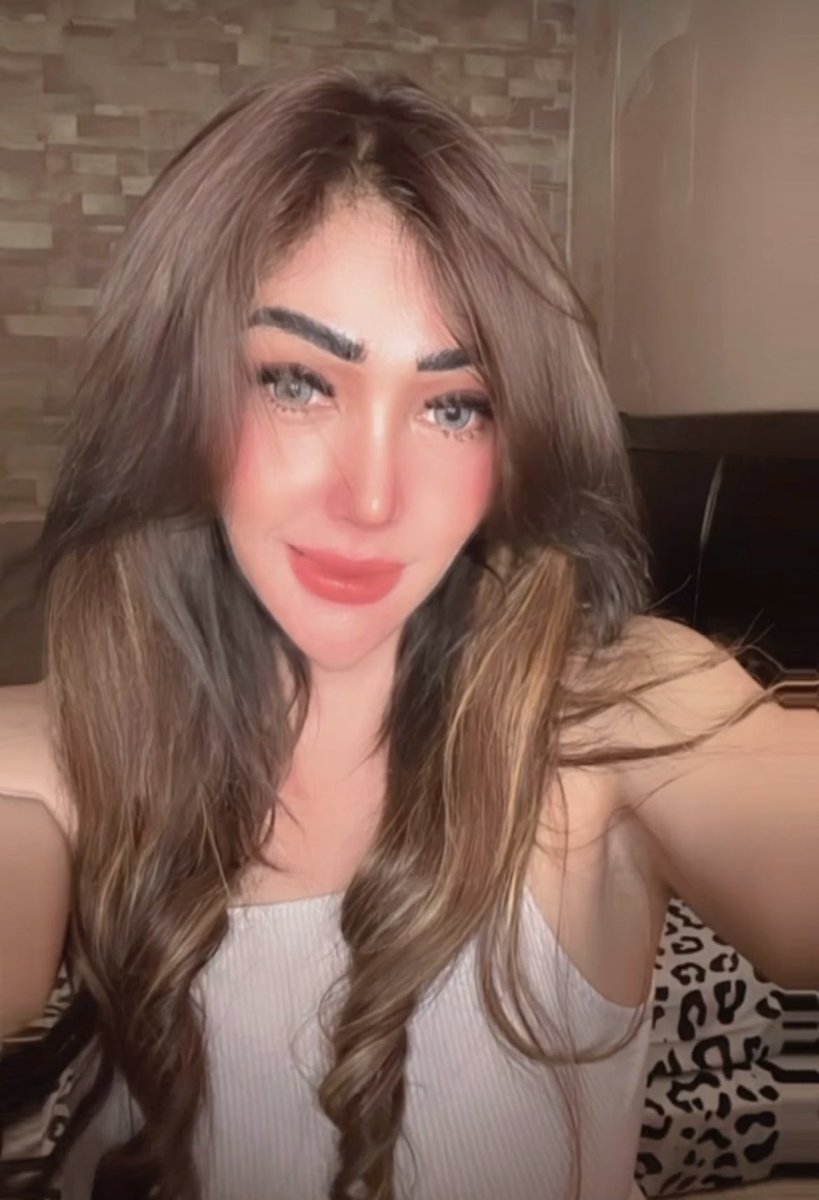 Mksdnya gmna? dipancingin biar nyamperin ya? 😝Malam” dkrim fto

Bingung disuru memilih bagusan model rambut yang mana katanya🤣

Kalau menurt kalian bagusan yang mana?