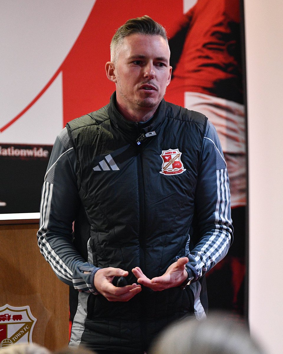 📸 <a href="/Official_STFC/">Swindon Town Football Club</a> Defender Harrison Minturn, Under-18s Captain, Antony McCormick, and Under-15s Midfielder, Beaudie Reed spoke to parents of our Emerging Talent group earlier this week. 

Delivering perspectives of their journeys throughout their time at #STFC.