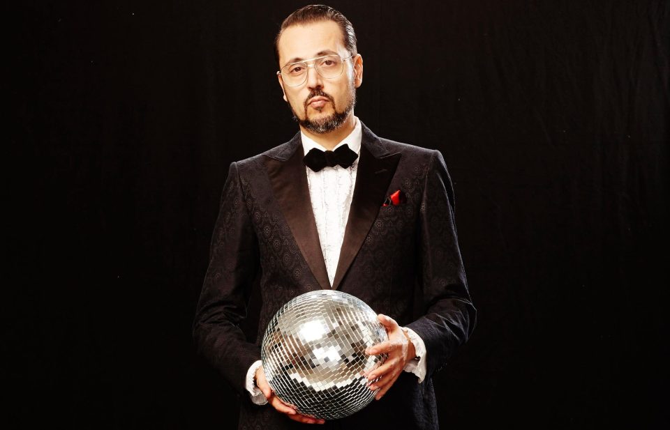 Lost In Music: <a href="/DimitriParis/">Dimitri From Paris</a> looks back

CLASH invites the legendary producer and DJ to reflect on five key remix projects from his career...

clashmusic.com/features/lost-…

#DimitriInParis
