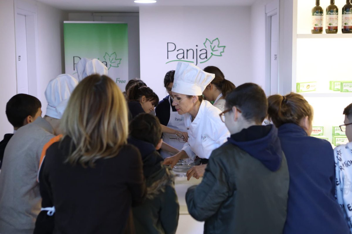 Italy in Albania tweet media