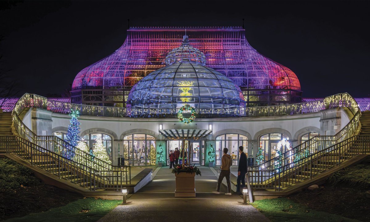 ✨Happy Friday, Phipps Fans! ✨

Phipps is open until 11 p.m. tonight for you to enjoy the magical creatures, glowing features and endless festive flowers within Phipps Holiday Magic!🎄

Get tickets: phipps.conservatory.org/calendar/detai… 

Photo © Paul g. Wiegman