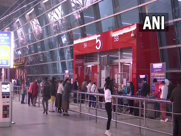 ani_digital's tweet photo. Delhi Police bans use of laser lights and drones near IGI airport till Jan 26

Read @ANI Story | https://t.co/gFsYOfPPme
#Delhi #airport #drones #laserlights https://t.co/Q4J9in5kPm