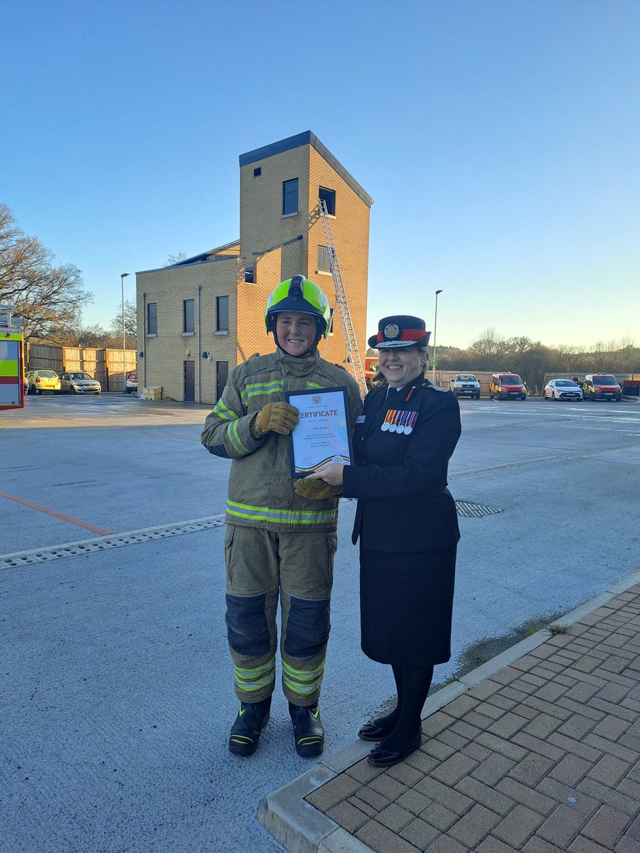 Delighted to celebrate our on-call collegaues at their passing out parade today. It is a historic joint core skills course with colleagues in West Sussex.  Huge congratulations to them, the trainers and their families. @CFOESFRS <a href="/EastSussexFRS/">East Sussex FRS</a> <a href="/WestSussexFire/">West Sussex Fire & Rescue Service</a>
