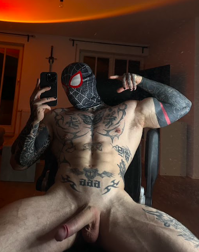 bakiisback's tweet photo. Ready to fight off the Bad boys in my bedroom with my special technique 🖤 https://t.co/JPdIz0bXBp