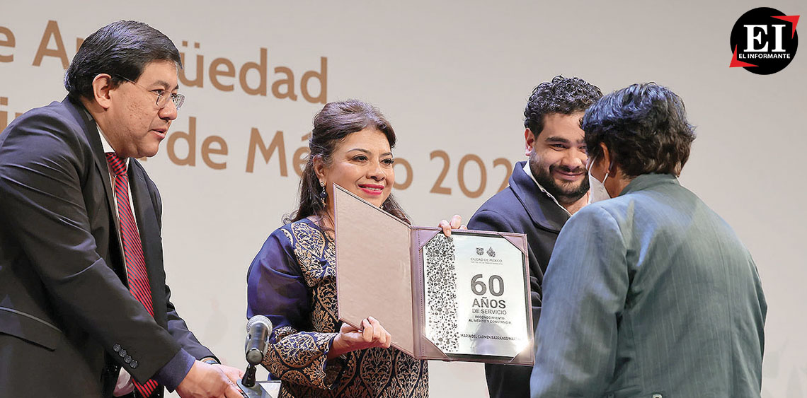ElInformanteMX's tweet photo. @ClaraBrugadaM reconoce a #trabajadores con #PremioNacionalDeAntigüedad en el #ServicioPúblico

Reiteró su #compromiso de aumentar el #salario a todos los trabajadores, impulsar #ProgramasDeJubilación y que más de #20Mil #empleados obtengan su #DígitoSindical.
Tag: @GobCDMX
https://t.co/6wQ9CfiCTC