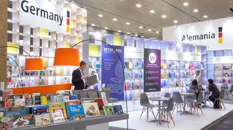 FrankfurterBuchmesse (@book_fair) on Twitter photo #germanstoriesabroad - 🧳Next Stop: Guadalajara! Visit our German Collective Stand (No.: HH/II 1, International Hall) at <a href="/FILGuadalajara/">FIL Guadalajara</a> from 30.11 - 08.12.
📚These almost 30 exhibitors will will be presenting a wide range of German books:
german-stories.de/german-collect… #germanstoriesabroad - 🧳Next Stop: Guadalajara! Visit our German Collective Stand (No.: HH/II 1, International Hall) at <a href="/FILGuadalajara/">FIL Guadalajara</a> from 30.11 - 08.12.
📚These almost 30 exhibitors will will be presenting a wide range of German books:
german-stories.de/german-collect…