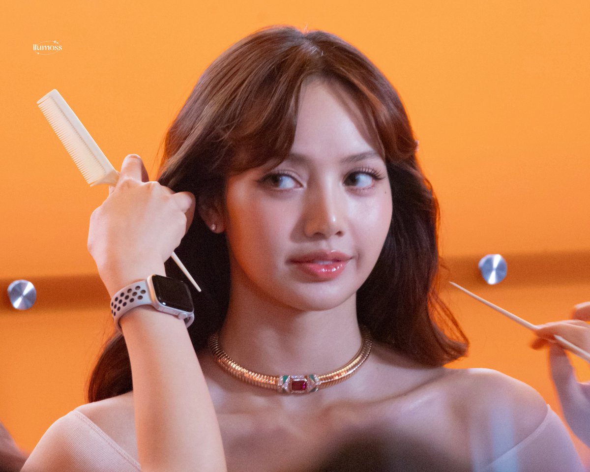 llumoss_'s tweet photo. หน้าดื้อมาก 😚 

LISA AT BULGARI BKK
#LISAxBvlgariTubogas 
#LISAXBVLGARI #LISA https://t.co/OBYFEqBrYW